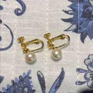 Marvella‎ Gold Tone and Faux Pearl Screw On Earrings